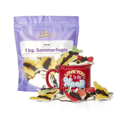 Lilla SlikEkspressen-pose med 1 kg Haribo Sommerfugle i og rød kop med teksten Love You to the Moon og slik Sommerfugle i koppen.