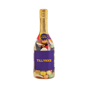 Champagneflaske fyldt med farverigt slik med teksten TILLYKKE på etiketten. Gaveidé fra SlikEkspressen.