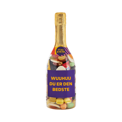 Champagneflaske fyldt med farverigt slik med teksten WUUHUU DU ER DEN BEDSTE på etiketten. Gaveidé fra SlikEkspressen.