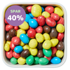 Farverige peanuts med mælkechokolade og sprød sukkerdragé – Crunchy Peanuts med ‘SPAR 40%’-badge.