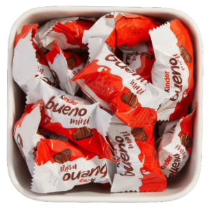 Kinder Bueno Mini fra Ferrero – sprød vaffel med hasselnøddefyld og mælkechokolade i Bland Selv Slik.