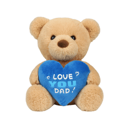 Sød bamse med blå hjertepude og teksten "LOVE YOU DAD" – perfekt gave til Fars Dag eller som kærlig overraskelse.