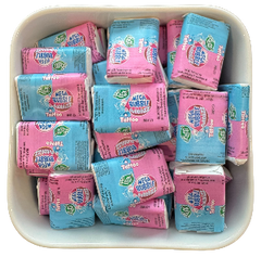 Mega Bubblizz fra Lutti – tyggegummi med tutti frutti-smag i blå og pink indpakning med tattoo-overraskelse.