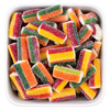 Rainbow Sticks fra Vidal – farverige vingummistykker med frugtsmag og syrligt sukkerdrys.