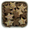 Stjerneskud fra Hannah’s – Stjerneformet slik med chokoladesmag og farverige sukkerkugler.