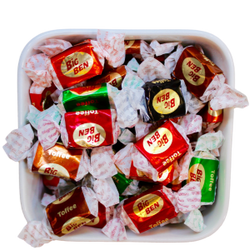 Big Ben blandede karameller er de klassiske blandede karameller du kender fra fastelavn, sidste skoledag og Halloween. Det er en god blanding af forskellige smage som rom, hasselnød, kakao, lakrids og alm. karamel.  Det er dog ikke det eneste vi har i vores hyggelige online slikbutik. Bland selv slik online. Bland selv slik levering. Online bland selv slik. billigste bland selv slik online. bland selv slik online rabatkode 