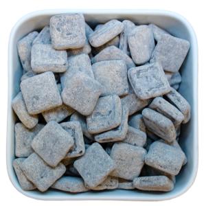 Haribo ABC Salmiak indeholder en blød lakrids, som er drysset med lakrids pulver. En klassiker hos Haribo, som du bare må smage.  Det er dog ikke det eneste vi har i vores hyggelige online slikbutik, vi har faktisk helt over 400 forskellige bland selv slik varianter! Bland selv slik levering - download vores bland selv slik app og få det leveret hurtigst muligt
