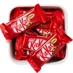 KitKat Mini fra Neslé er en lille pakke fuld af smag og fornøjelse. Med deres bløde mælkechokolade og lette, sprøde vafler, er KitKat Mini den perfekte lille snack til enhver lejlighed. Tilføj en KitKat Mini til din slik pose og oplev denne lækre snack i sin bedste form!