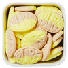 Gul-lysebrune Bubs-skumbidder med syrlig banansmag og ovalt logo – Banana Bubs fra Bubs.