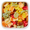Bløde vingummier i form af bogstaver med frugtsmag og farverig variation – Fruity Letters fra Malaco.