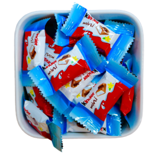 Kinder Maxi Mini fra Ferrero – Kinder Chocolate Mini med mælkechokolade og mælkefyld i Bland Selv Slik.