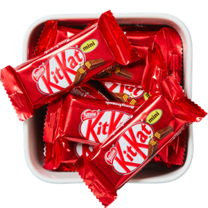 KitKat Mini fra Nestlé – fyldte vafler overtrukket med mælkechokolade i Bland Selv Slik.